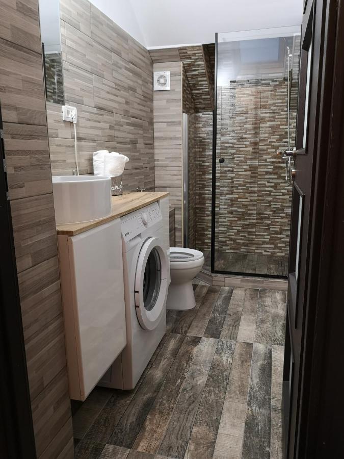Snug Apartments - Private Parking Near Downtown Braşov Exterior foto