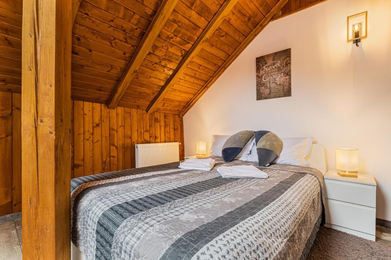 Snug Apartments - Private Parking Near Downtown Braşov Exterior foto