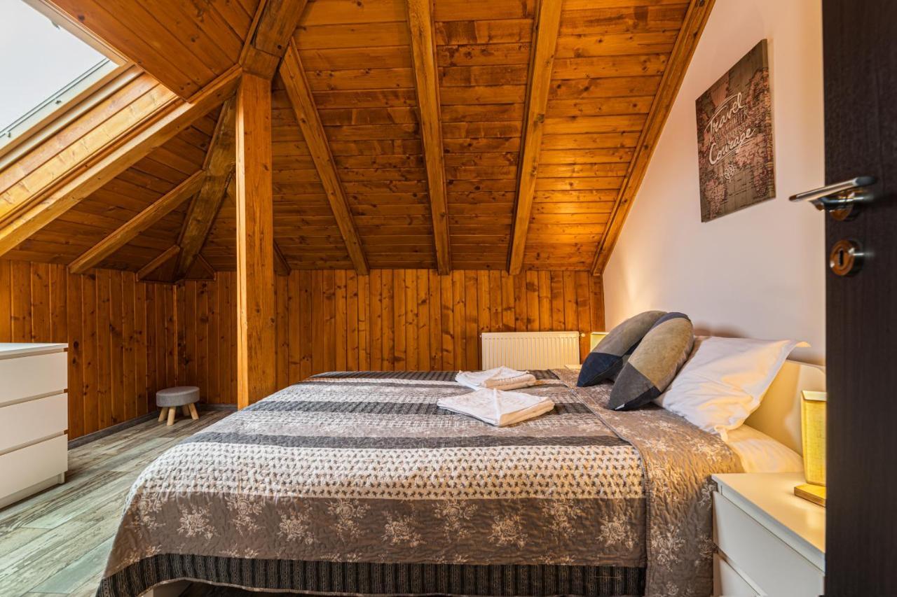 Snug Apartments - Private Parking Near Downtown Braşov Exterior foto