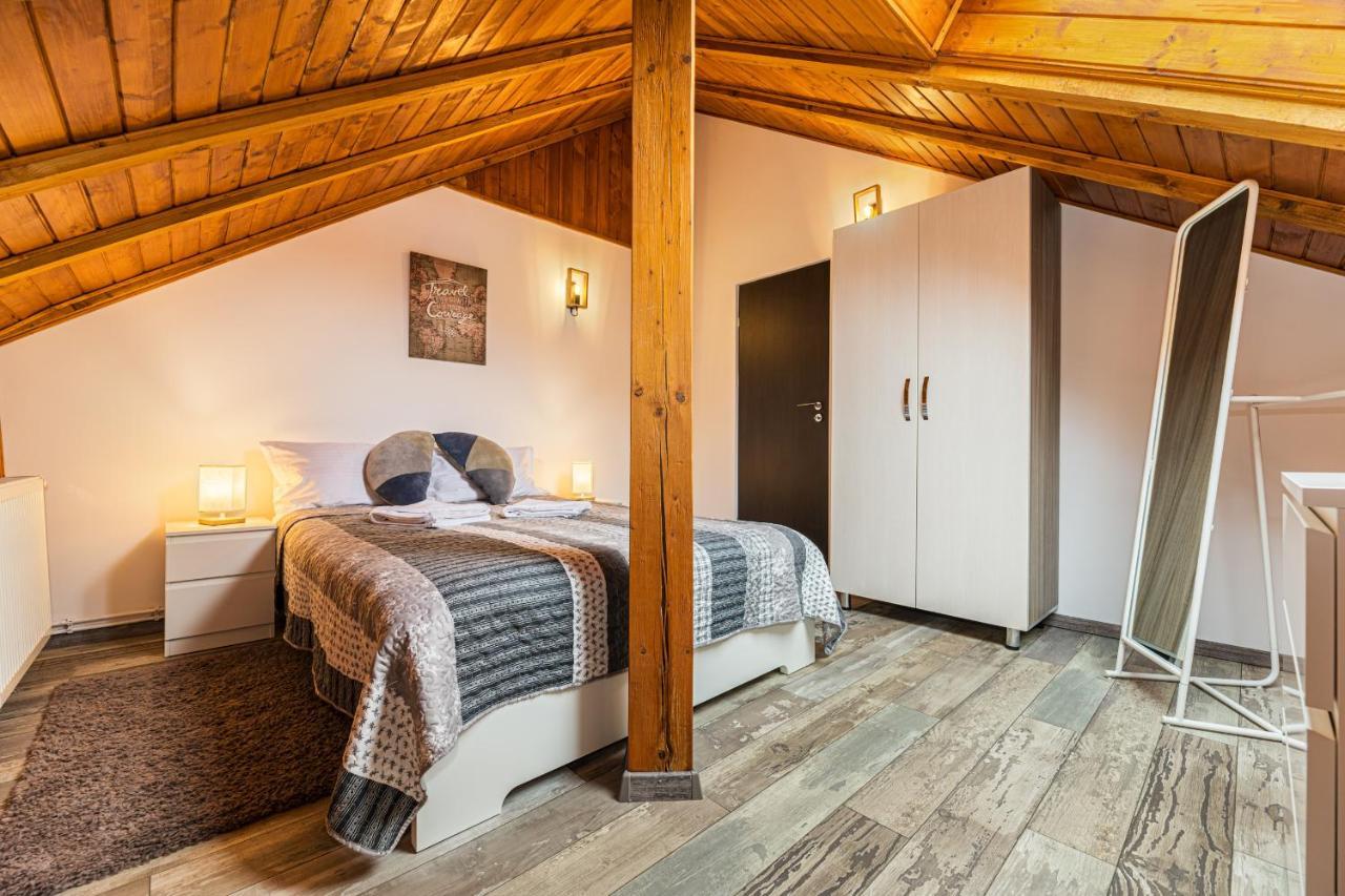 Snug Apartments - Private Parking Near Downtown Braşov Exterior foto