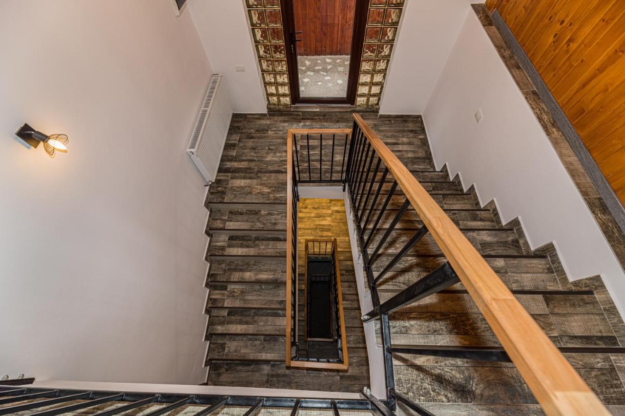 Snug Apartments - Private Parking Near Downtown Braşov Exterior foto