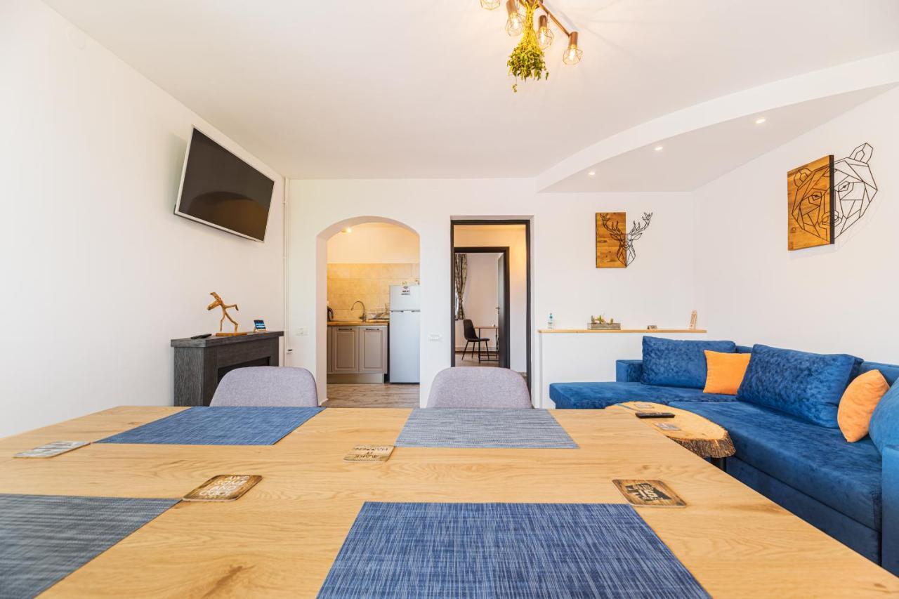 Snug Apartments - Private Parking Near Downtown Braşov Exterior foto