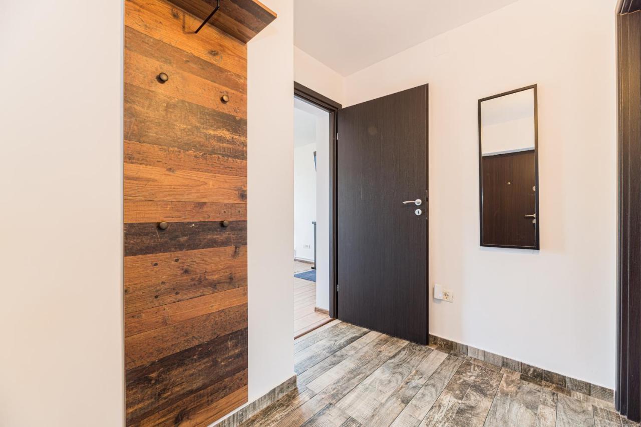 Snug Apartments - Private Parking Near Downtown Braşov Exterior foto