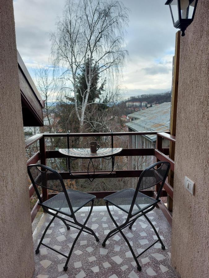 Snug Apartments - Private Parking Near Downtown Braşov Exterior foto