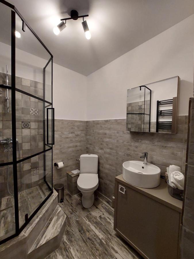 Snug Apartments - Private Parking Near Downtown Braşov Exterior foto